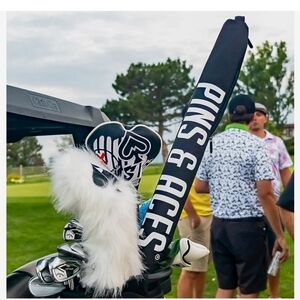PINS & ACES GOLF BEER BEVERAGE CAN HOLDER SLEEVE INSULATED GOLF BAG BLACK WHITE